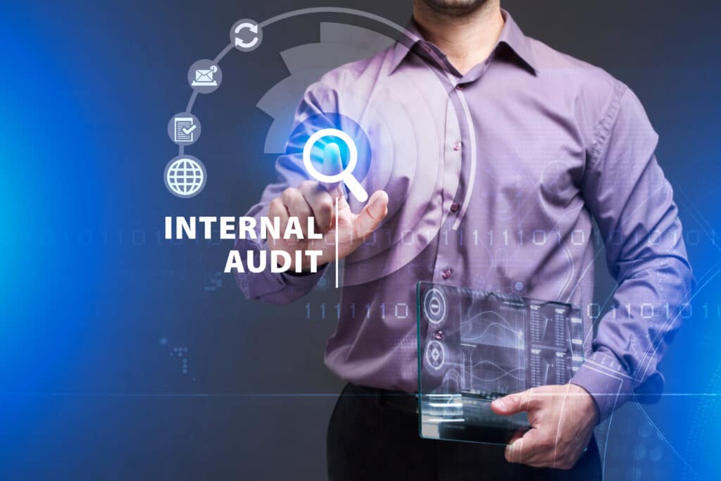 Deze foto toont een moderne manier van internal auditing, via data.